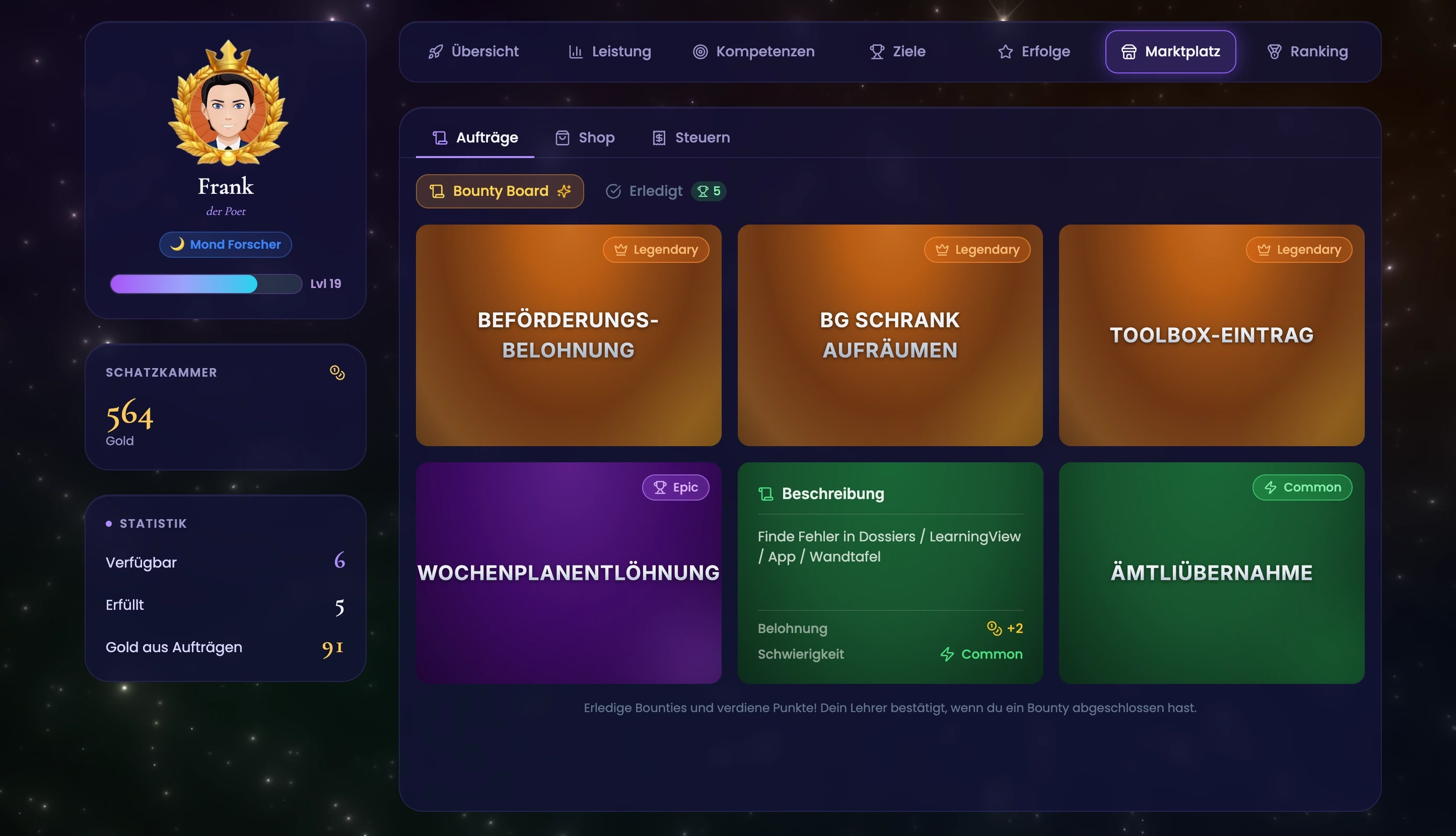 Schüler-Bounty-Board in TeacherOrg — Aufträge in vier Schwierigkeitsstufen (Legendary, Epic, Rare, Common) mit Detail-Ansicht eines Auftrags
